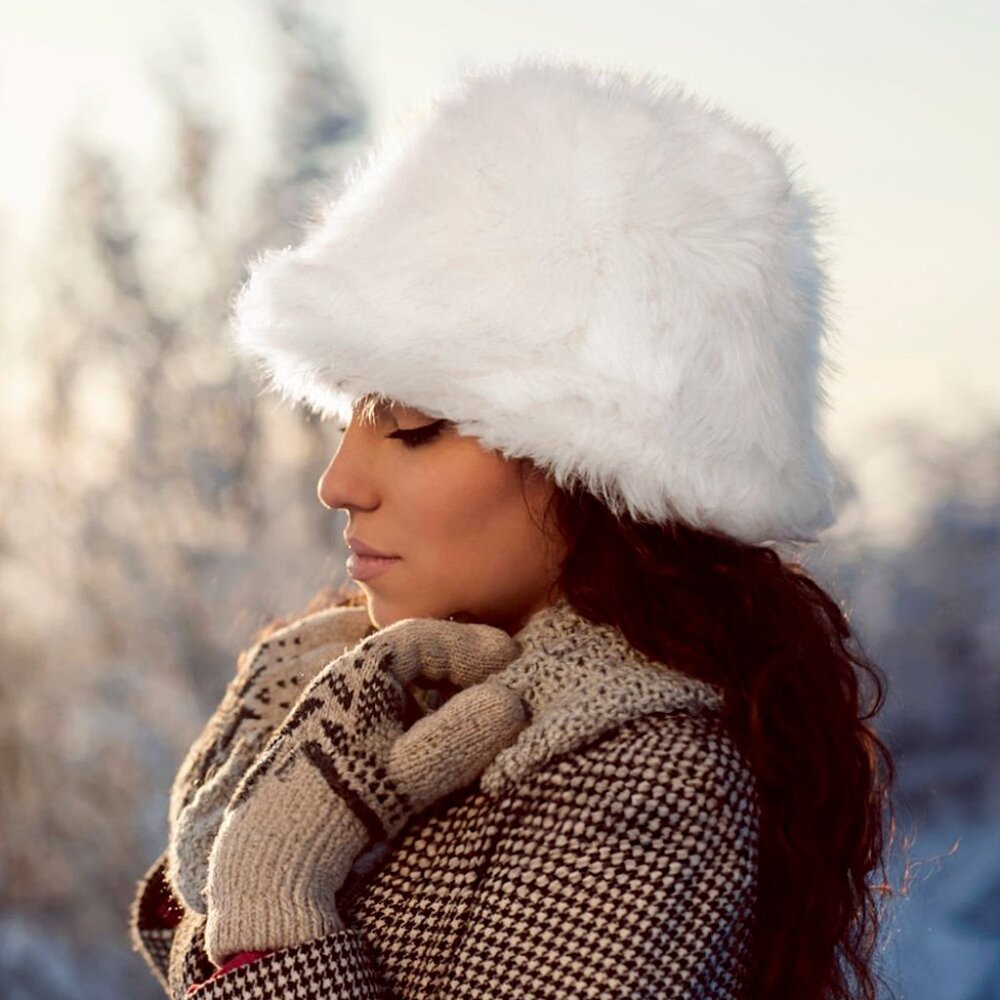*Fabulous French Couture Emily In Paris Faux Fur Bucket Hat